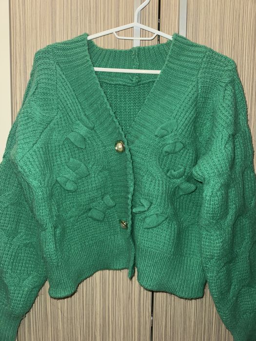 Зелена жилетка с панделки