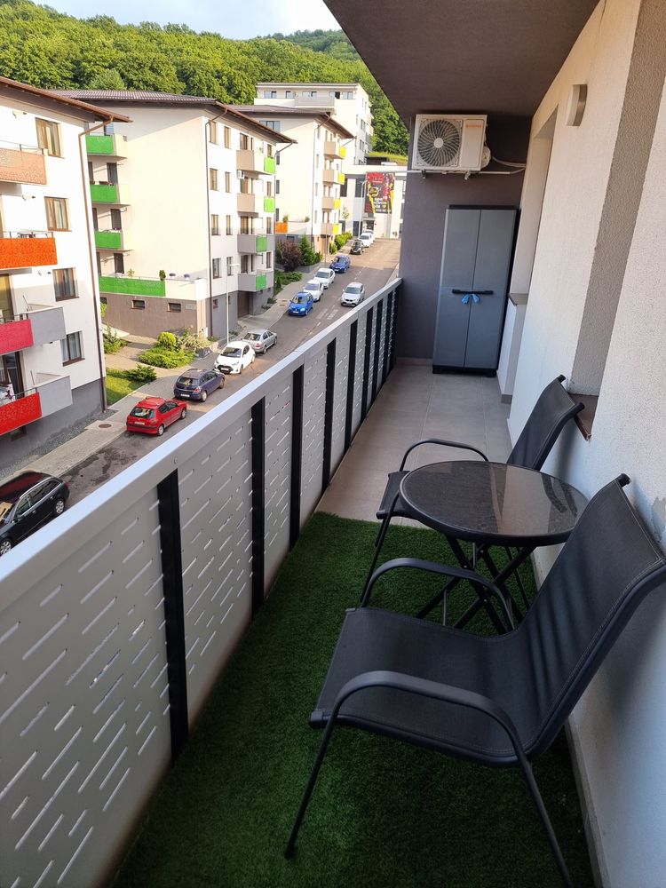 Inchiriez apartament zona Sub Cetate