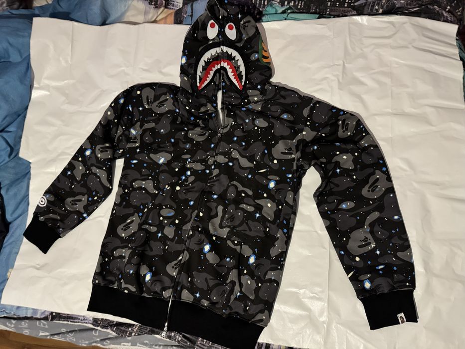 Горнища на марката Bape