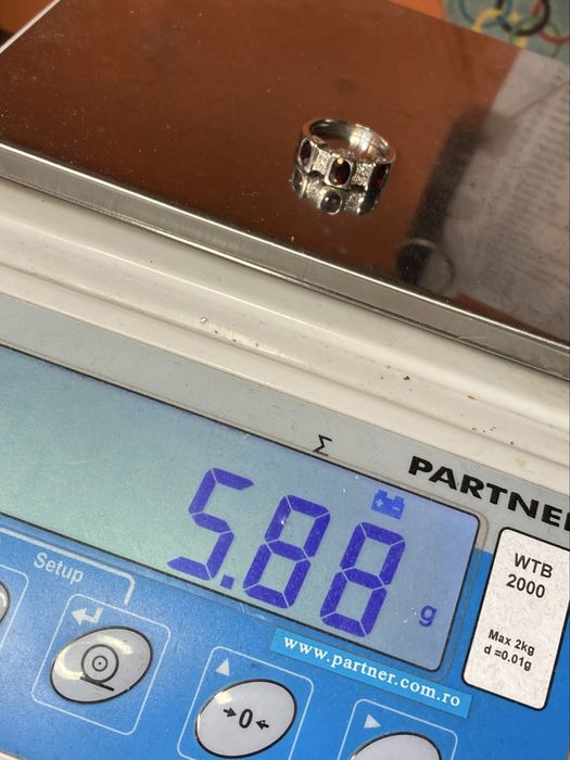 Inel aur 18kt.cu granat si diamante