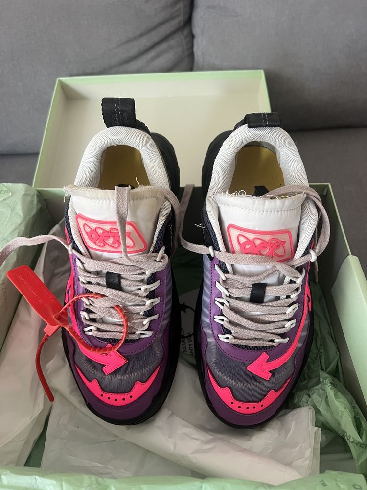 Продавам маратонки Off White