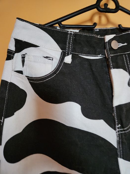 Черно бели дънки