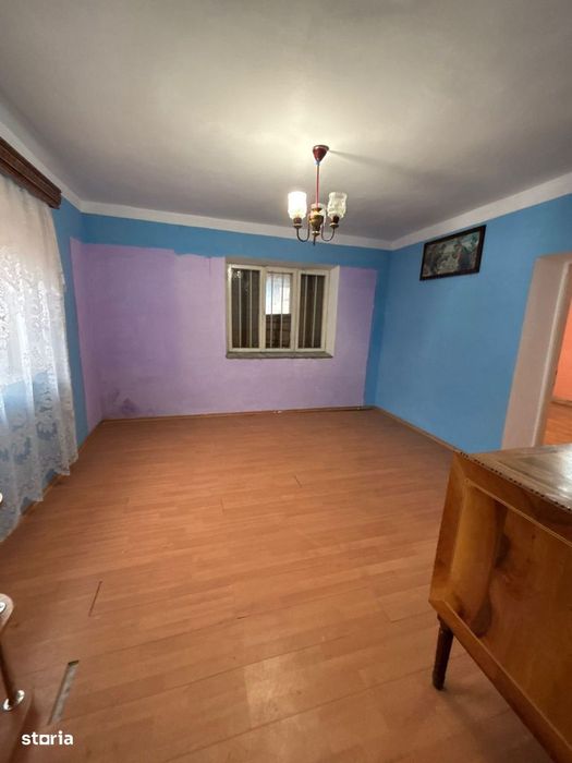 De vanzare casa  ,beci,garaj suprafata Teren 585mp