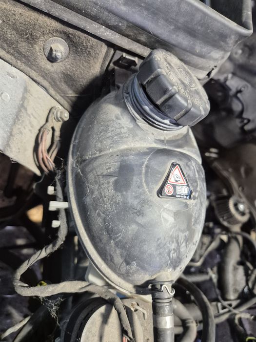 Разширителен съд Мерцедес W212 W204 казанче антифриз Mercedes E C