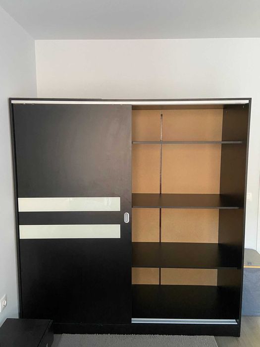 Комплект гардероб с плъзгащи се врати и скрин