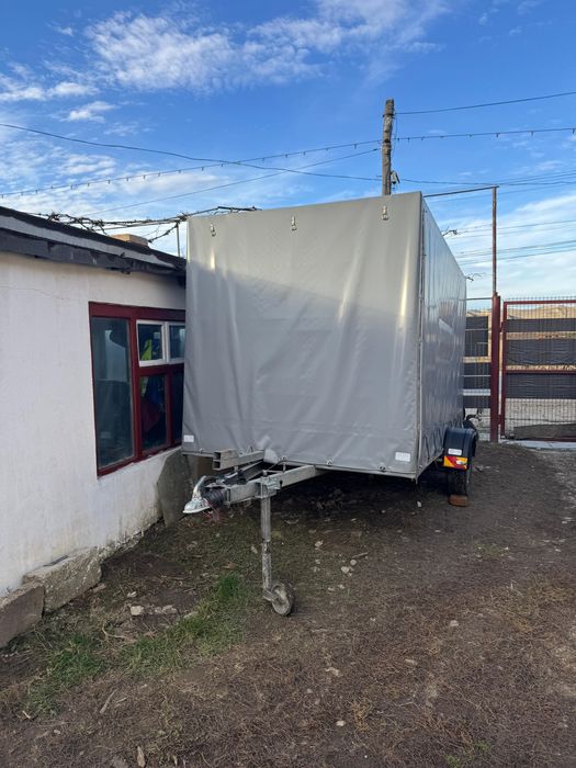 Vand Remorca pe o axa