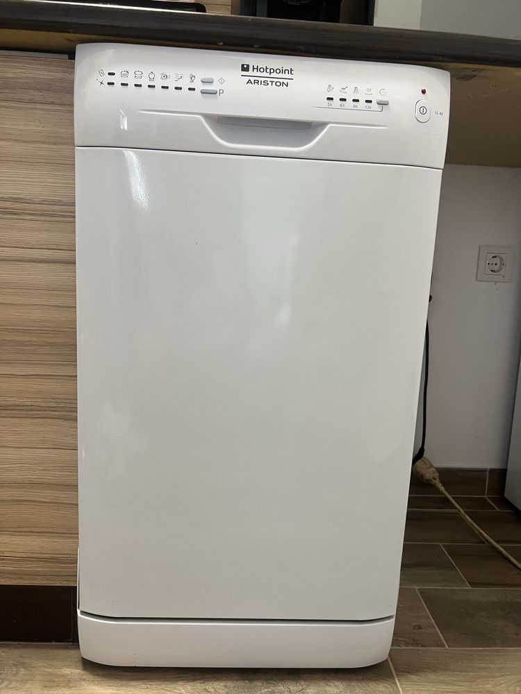 Съдомиялна машина Hotpoint Ariston LL 42- за ремонт или за части