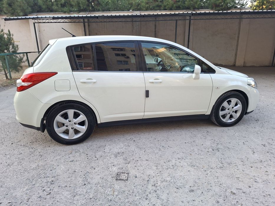 Nissan tiida 2009 Avtomat