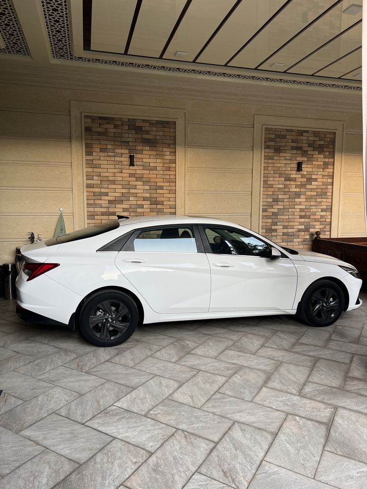 Hyundai elantra 2022 yil