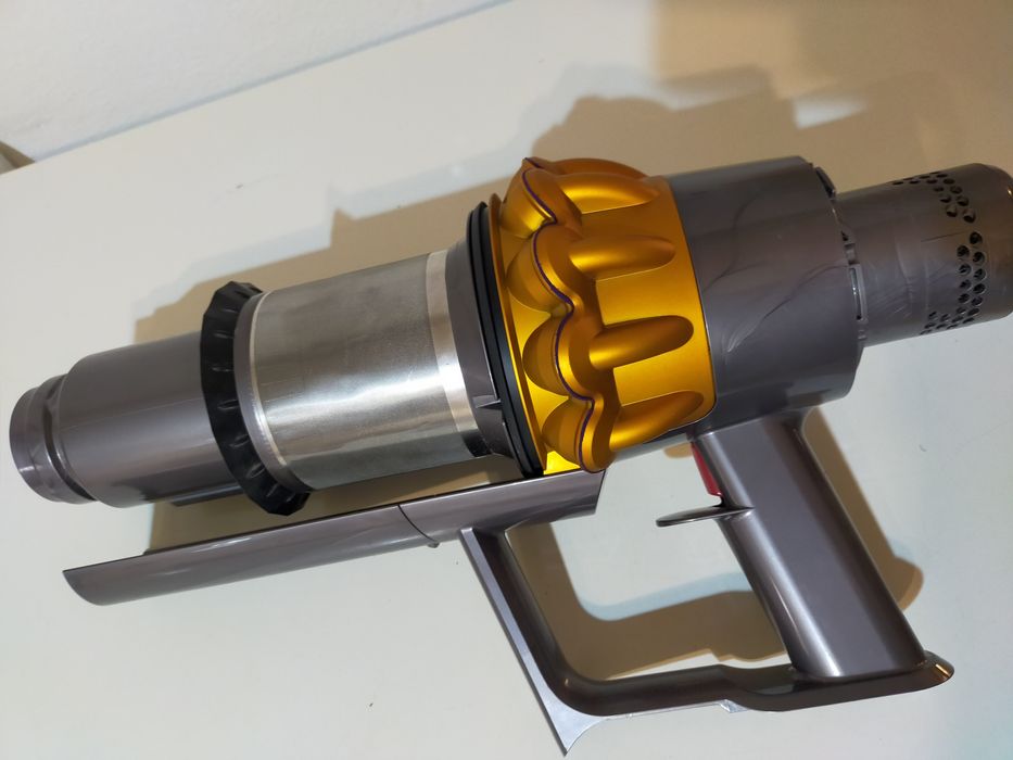 Dyson V15 _ corp cu motor