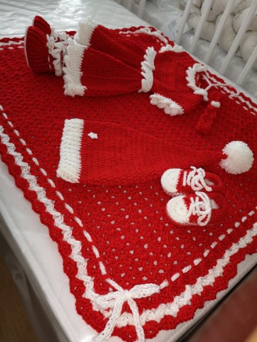 Rochita Craciunita crosetata special pentru Craciun, rosu, 3 luni+