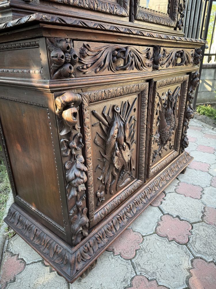 Vitrină/Bufet din lemn masiv sculptat manual – stil renascentist