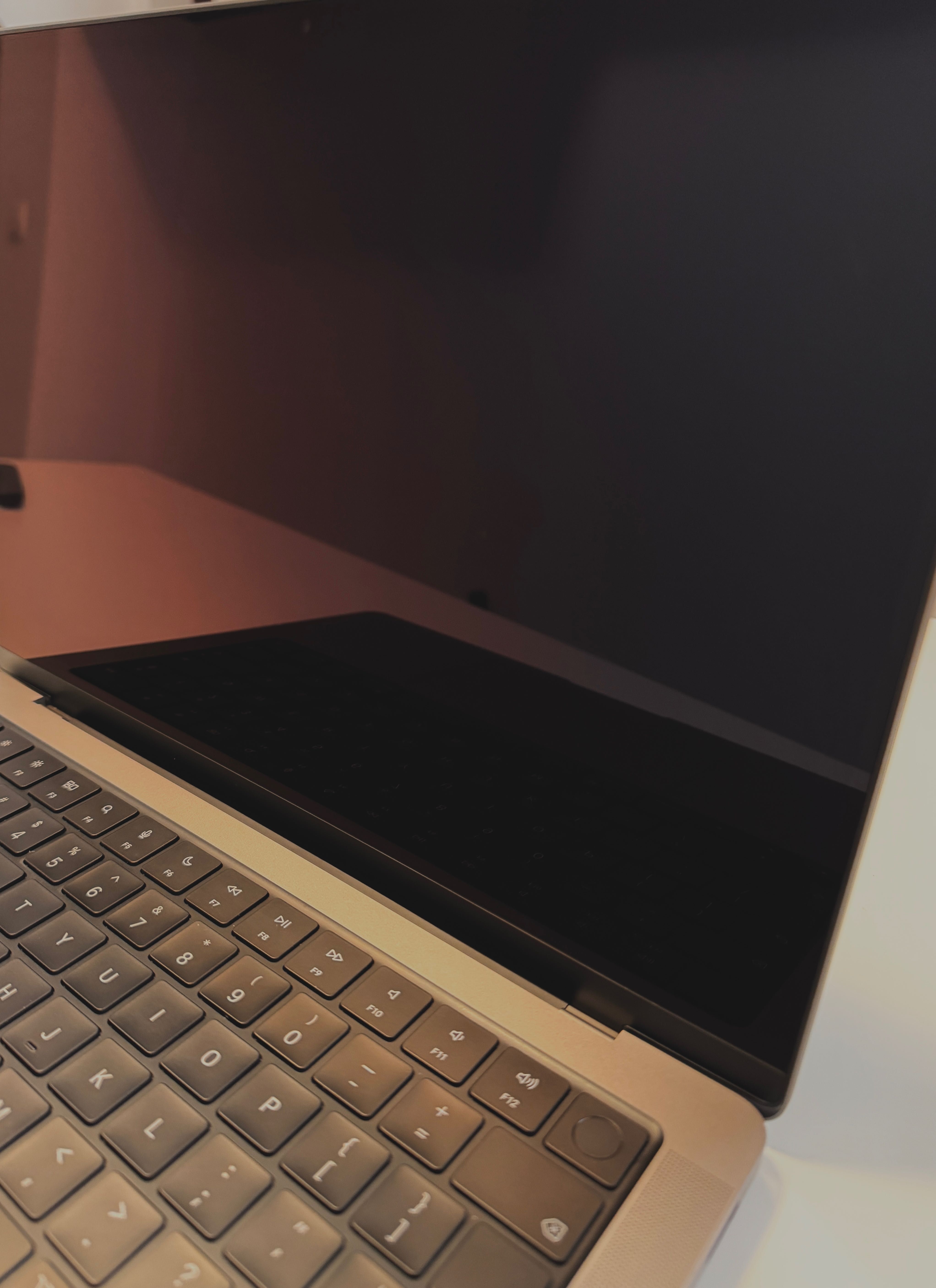 MacBook Pro 14" M2 Pro (2023) – Stare impecabila + Mouse Razer cadou!