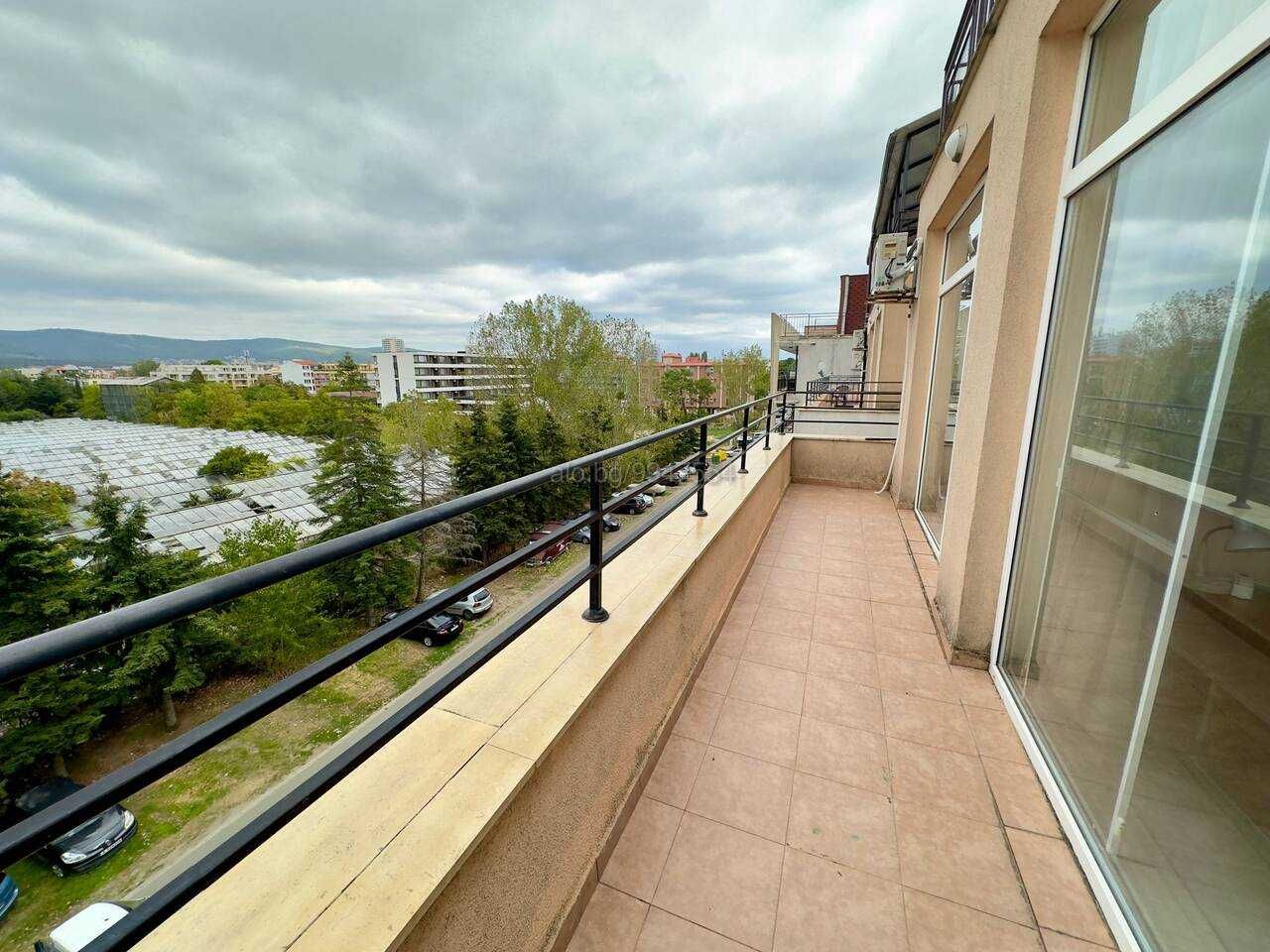 Продава се Двустаен апартамент в к.к. Слънчев бряг - 66000 кв.м за 1 €/кв.м - Снимка #12
