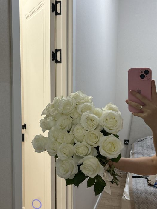 Букет белых роз 25 шт.