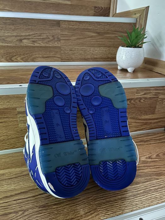 Vand off white out of office