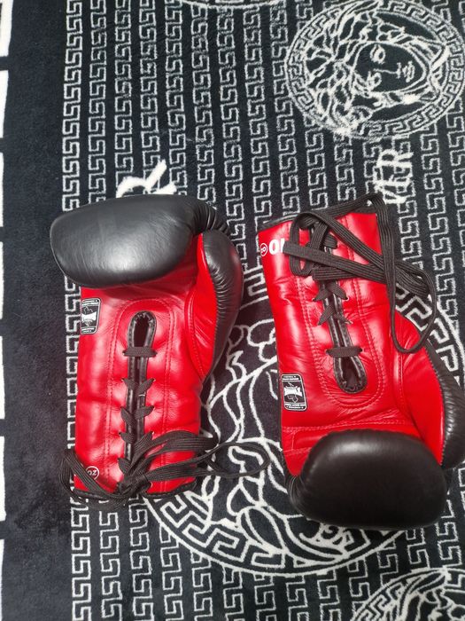 Manusi box TWINS SPECIAL 10oz din piele negru cu rosu