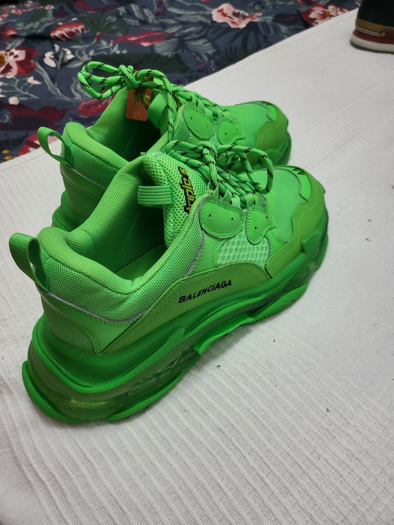 Balenciaga 44 ca și noi oferta