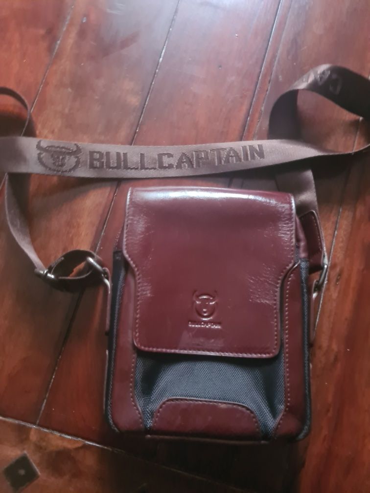 Borseta.geanta de umăr. Bull Captain