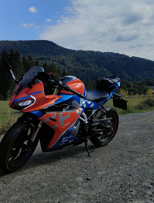 CF Moto 300 SR 2022