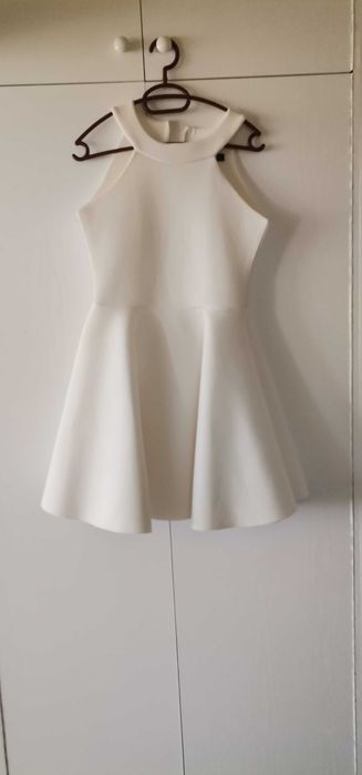 Предлагам различни дамски рокли. Подходящи за различни поводи.