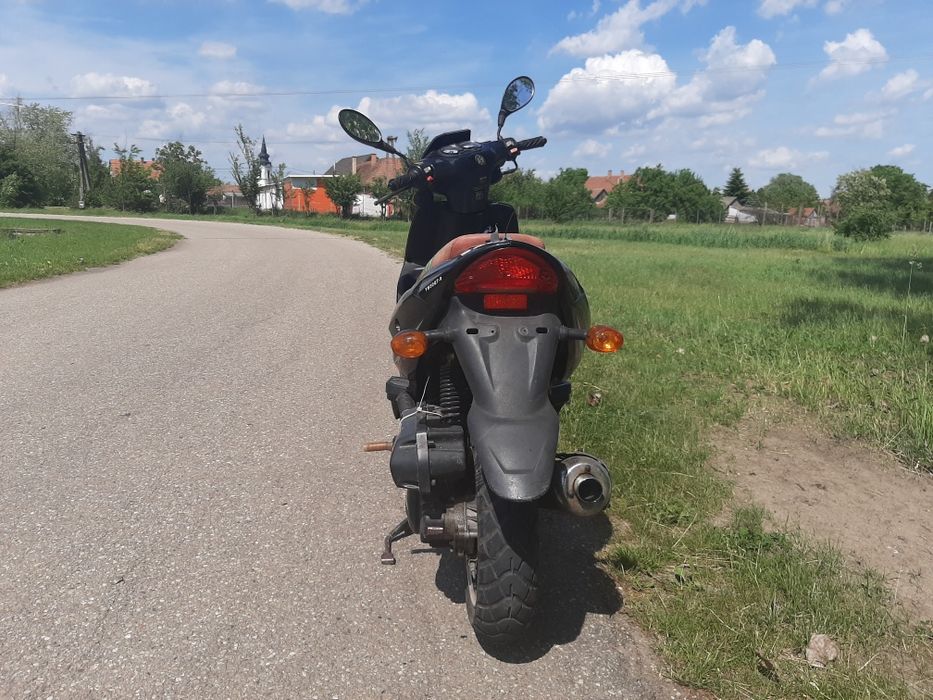 Scuter moped de 50 cm 4 T schimb cu remorca auto