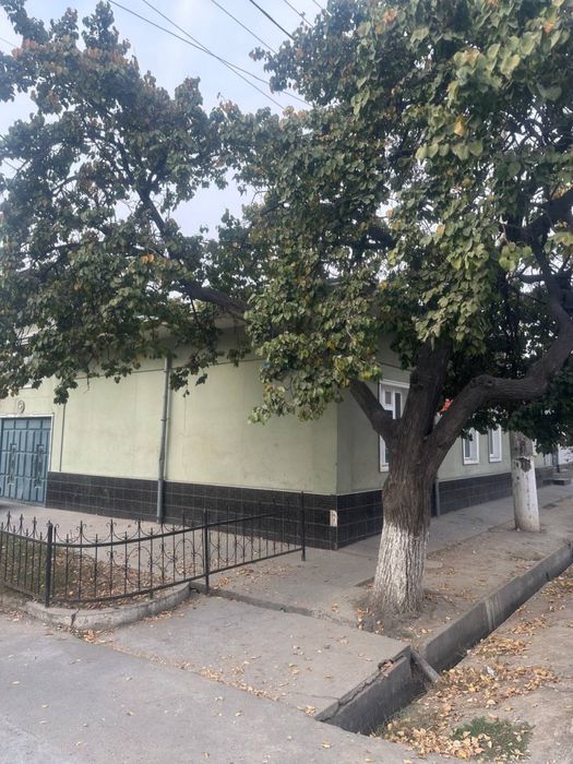 Uchastka sotiladi hovli 3 sotix