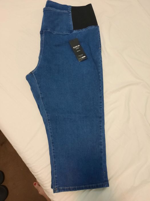 Vand pantalon blugi trei sfertur i mărime mare