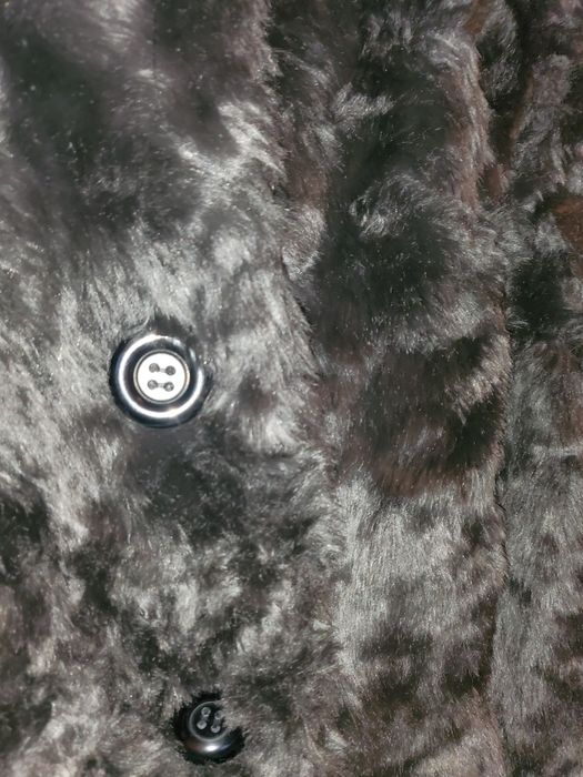 Vand haina de blana artificiala