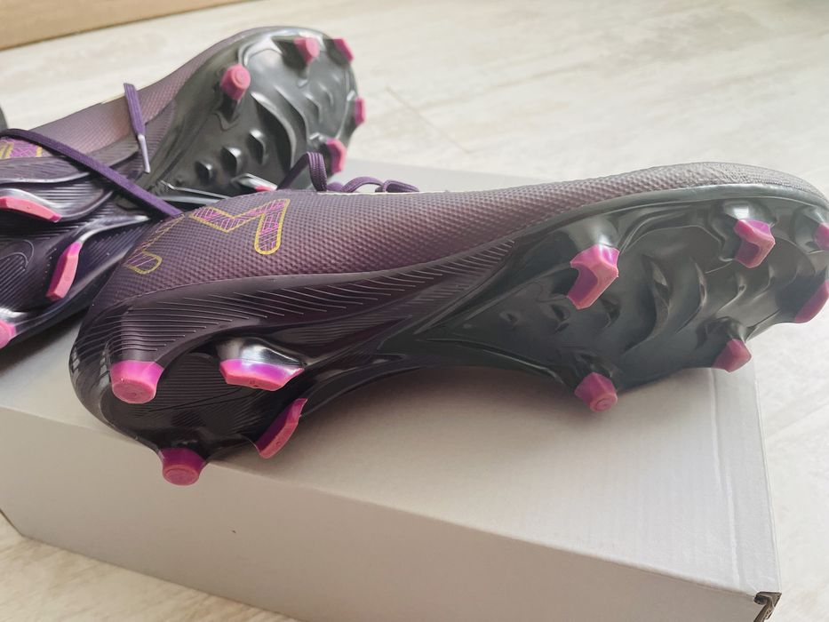 НОВИ бутонки Nike