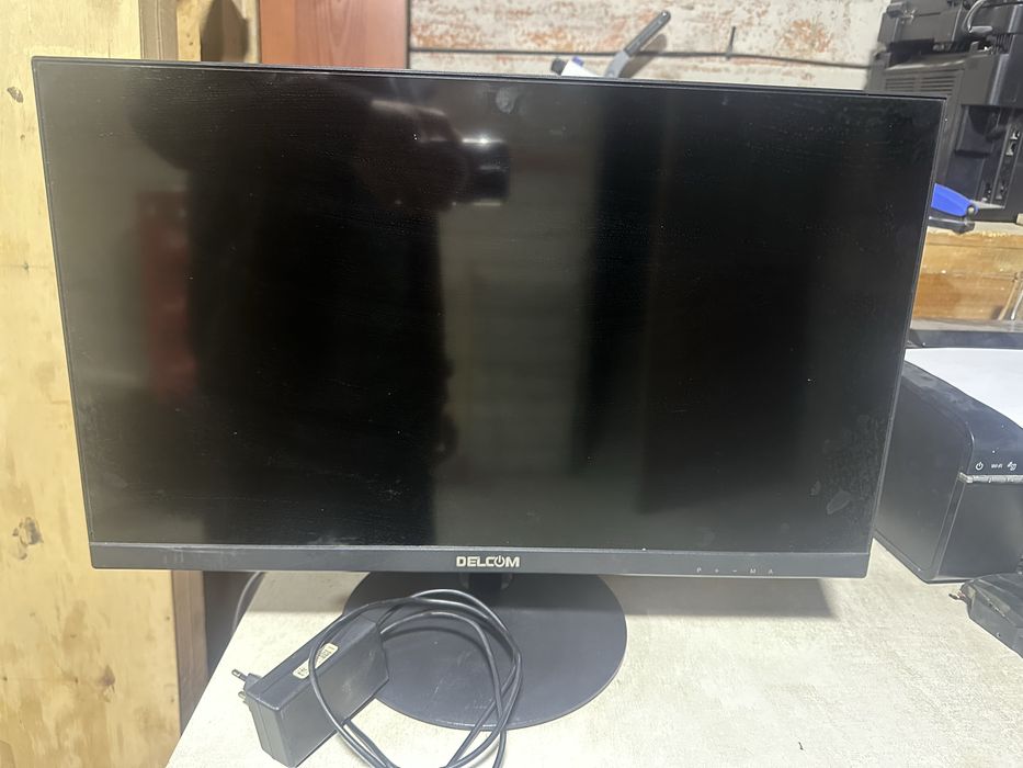 Продаётся монитор 24 Delcom срочно