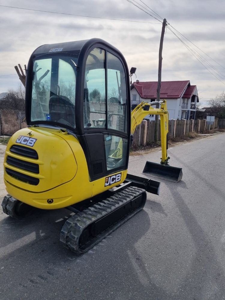 Miniexcavator de închiriat