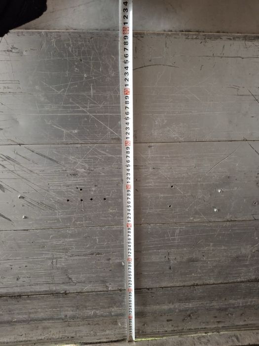 Алуминиева каросерия с горна щора