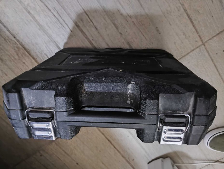 Продавам перфоратор Raider RD-HD52