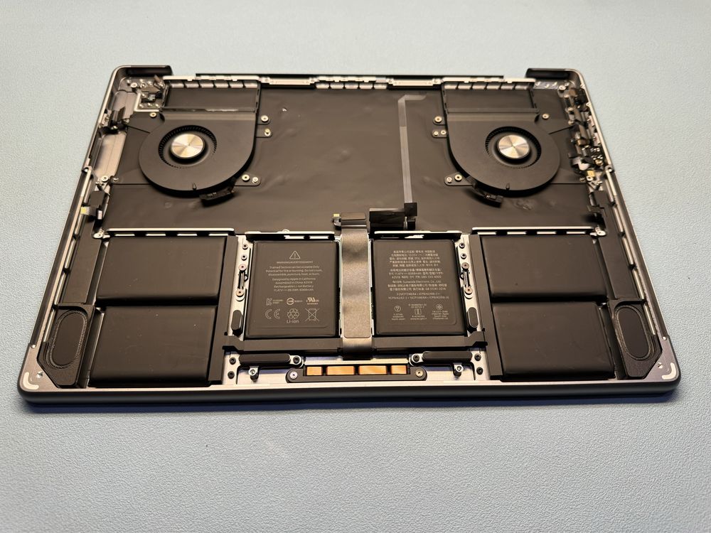 Topcase cu tastatura trackpad baterie Macbook  Pro A2779 original Swap