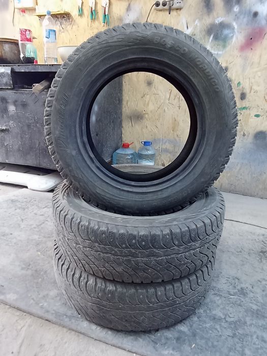 Продаю покрышки зимние