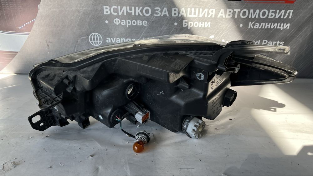2 броя десен и 2 броя ляв фар Suzuki SX4 S-Cross 2013-2021