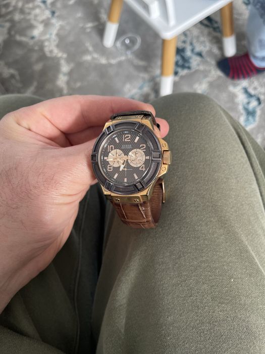 Vand ceas Guess.