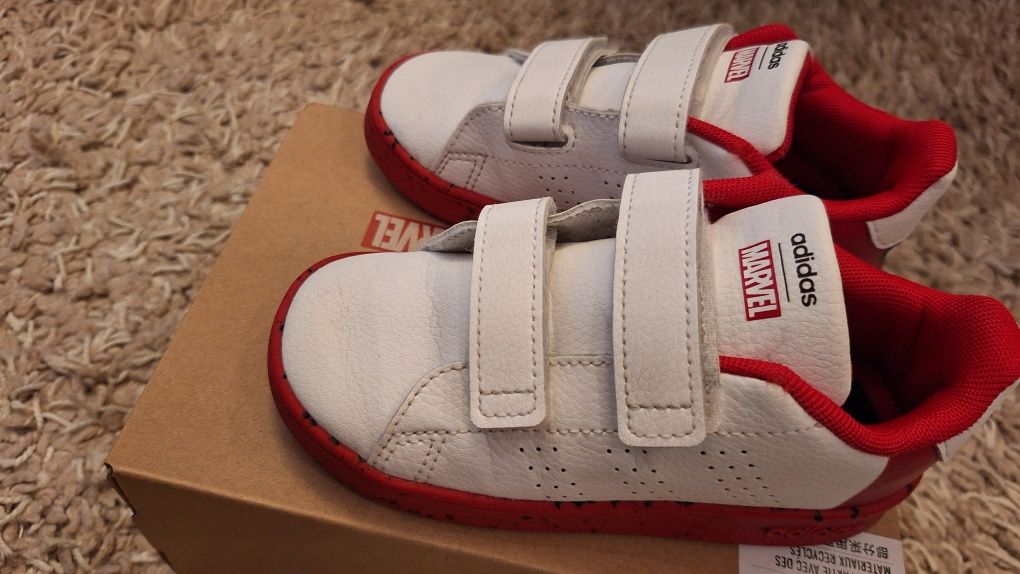 ADIDAS SPORTSWEAR Обувки x Marvel Advantage Spider-Man