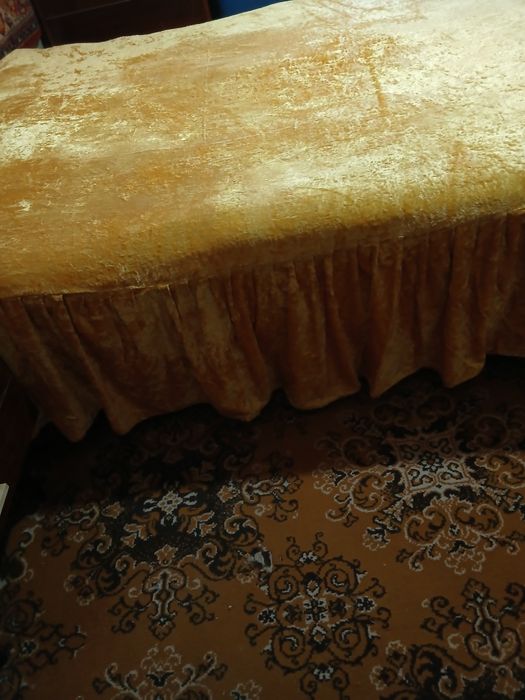 Продам покрывало на кровать.