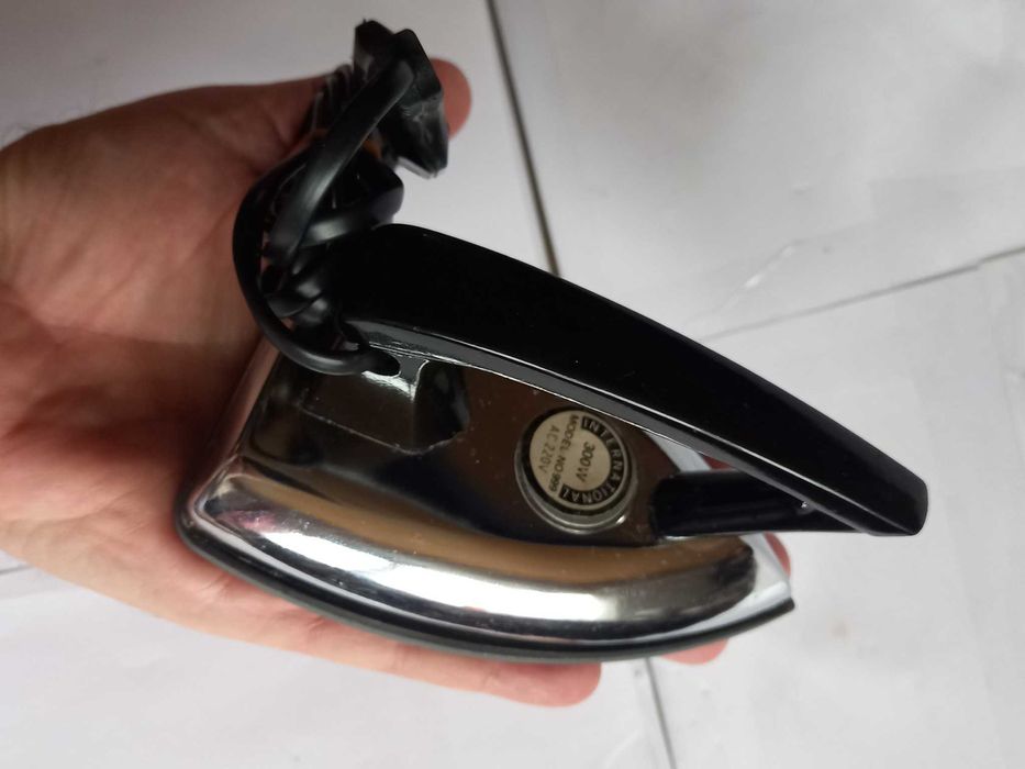 Fier de călcat mini, vintage, de voiaj, functional (100 - 85 lei)