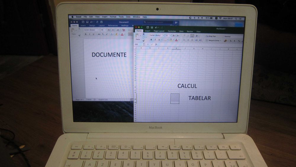 Laptop MacBook. MID 2010