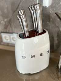 Продам набор кухонных ножей бренда "SMEG"