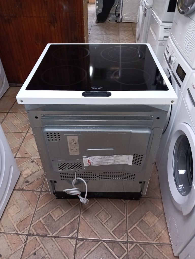 Свободно стояща печка с керамичен VOSS Electrolux с 2 години Гаранция!