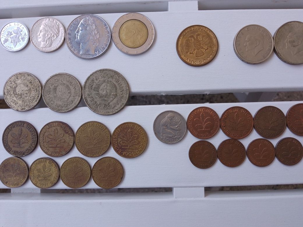 Стари монети - фенинги, лири, динари и др.