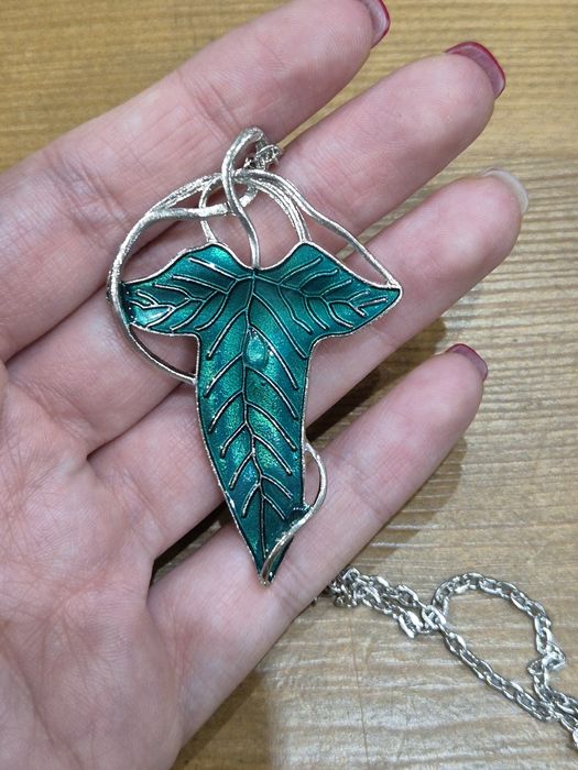 Колие с лилав кристал