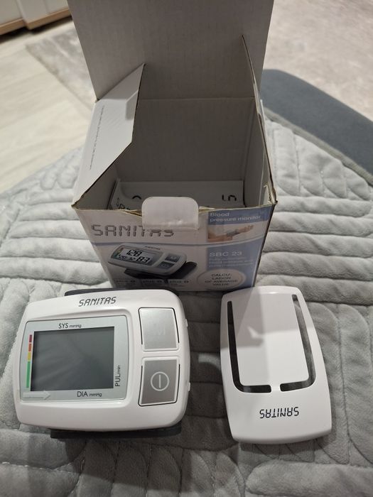 Продам тонометр на запястье.