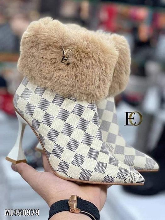 Pantofii dama calitatea premium piele