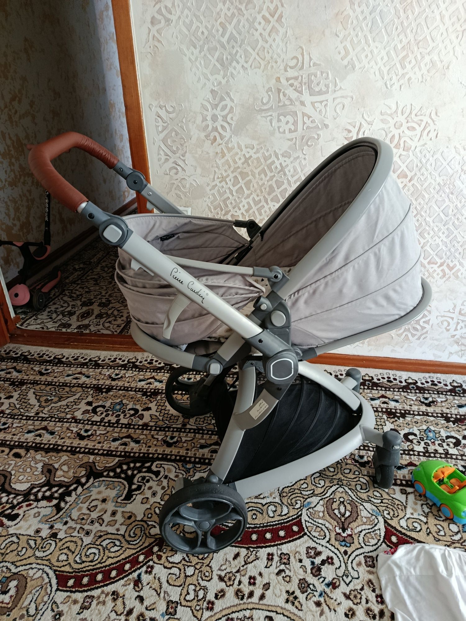 Продаётся коляска Pierre Cardin