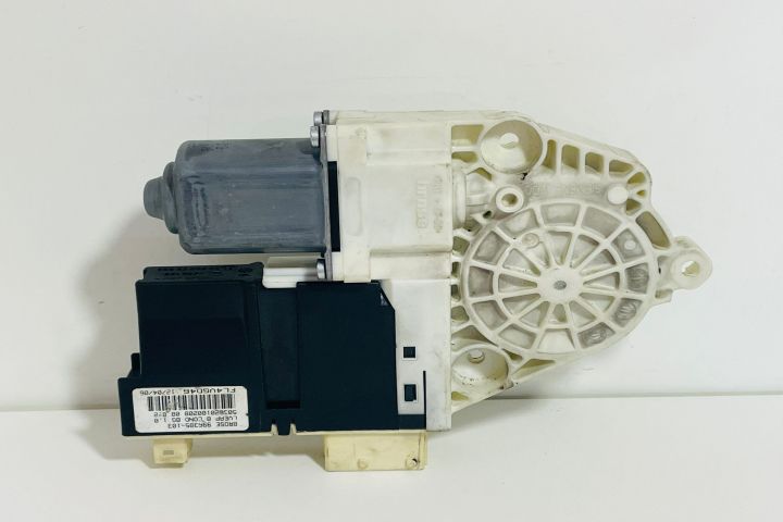 Motoras macara  geam stanga fata 997832101 Peugeot 307 prima generati